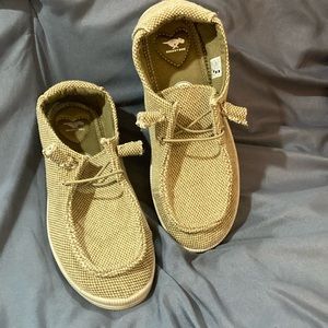 Sz 6.5 rocket dog slip ons